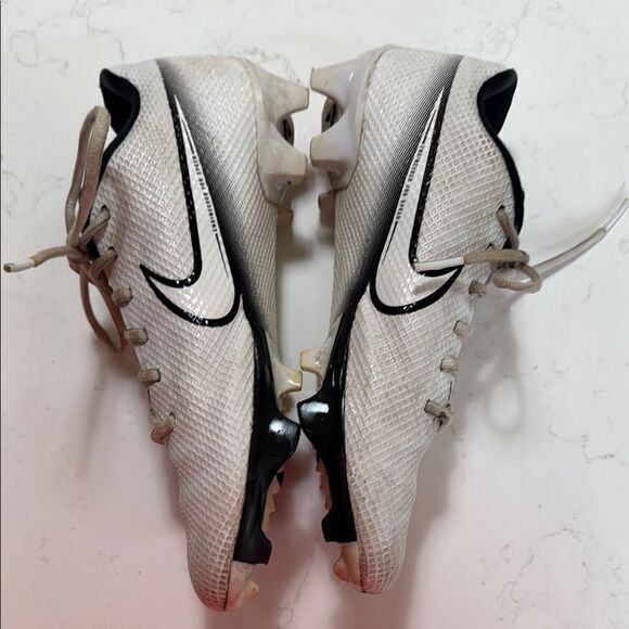 Nike Vapor 360 Speed Football Cleats.  Size 8 EUC